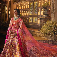 Россыпь изумрудов и платье невесты, расписанное вручную: второй день свадьбы сына самого богатого человека в Индии