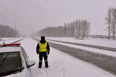 Снегопад на трассах Свердловской области: предупреждение ГАИ