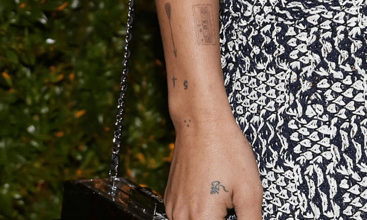 Значение татуировки звезда – глубокий символизм и притягательная красота