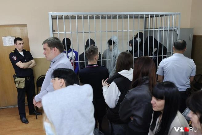 Молодые люди решили, что приговор оказался слишком суровым | Источник: Алексей Волхонский / V1.RU