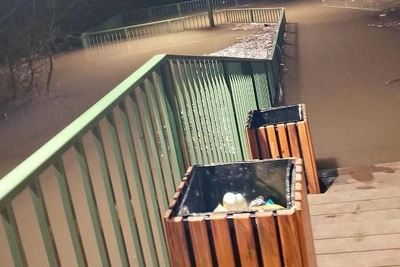 Затоплены террасы и помосты на Теплом озере в Уфе