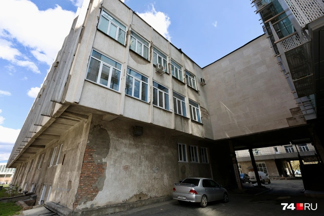 Внутренний дворик хорош для парковки  | Источник: Наталья Лапцевич 