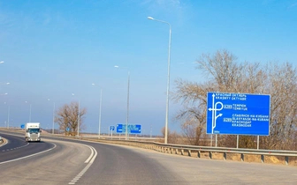 «Ограничение 90 км/ч, но я этого вообще не понимаю»: водитель назвал недостатки платной трассы в Крым