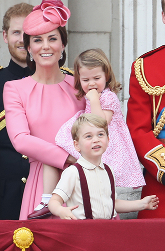 Трогательные фото детей герцогини Кембриджской на празднике Trooping The Colour