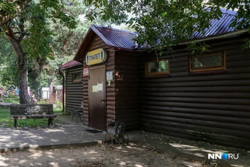Один из туалетов в центральной части парка не работал | Источник: Наталья Бурухина / NN.RU
