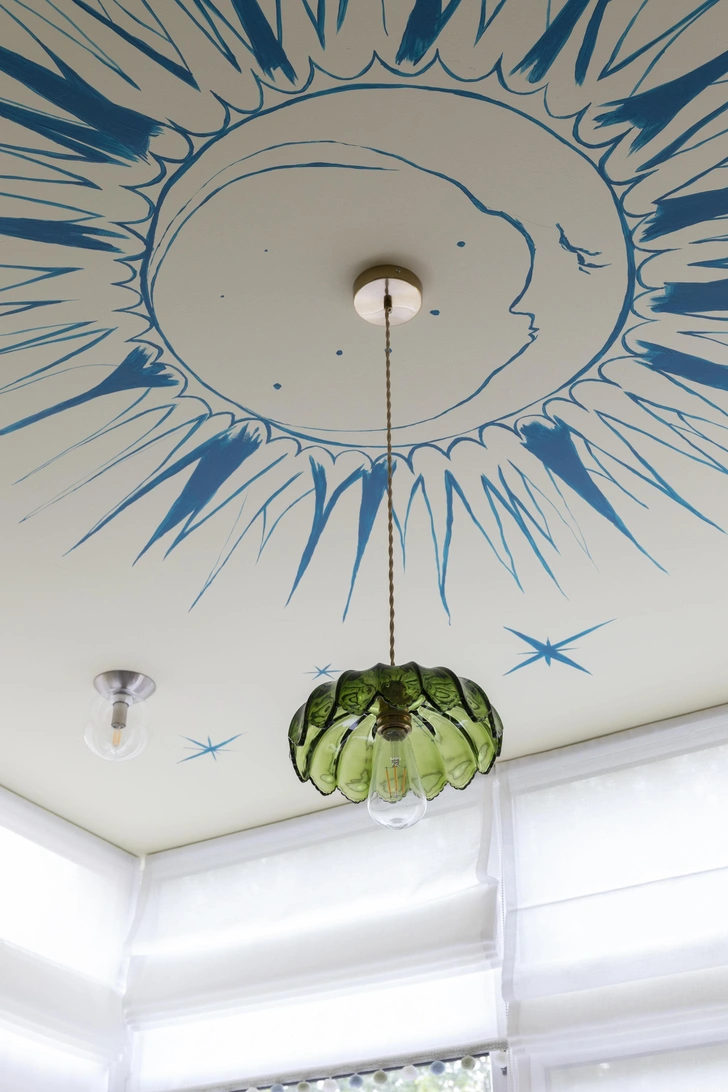 Роспись создана по эскизу автора проекта, Юра Симанькин. | Источник: Константин Малюта. Стиль: Даша Косса