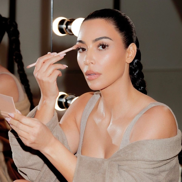 Ким Кардашьян закрывает свой бренд косметики KKW Beauty😱