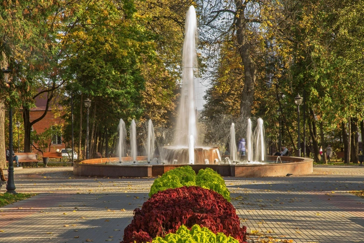 Сквер с фонтаном в центре Брянска | Источник: Andrey Shevchenko / Alamy via Legion Media