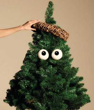 Глаз да глаз: новогодний декор от Alessi 2025/26