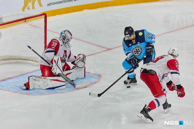 В самом дебюте овертайма Александр Радулов вырвал победу для «железнодорожников» | Источник: Александр Ощепков / NGS.RU