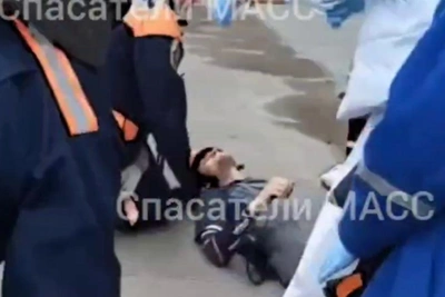 Рабочий сорвался с крыши бизнес-центра в Новосибирске