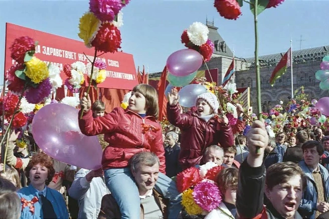 Первомайская демонстрация в 1980-х годах | Источник: Лев Портер / ТАСС