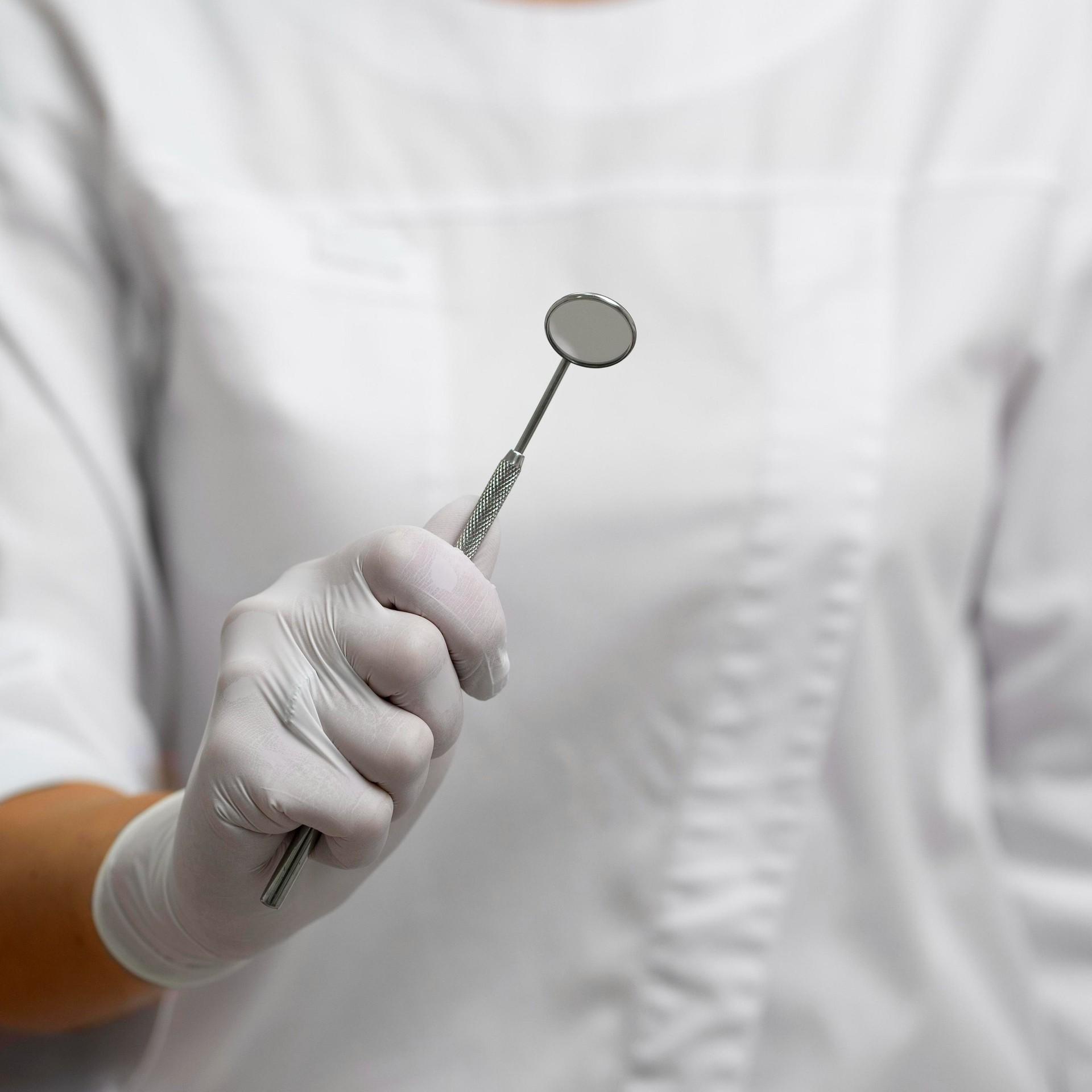 Лечили сразу 18 зубов: 3-летняя девочка умерла в стоматологии Казахстана, на скамье подсудимых анестезиолог из РФ