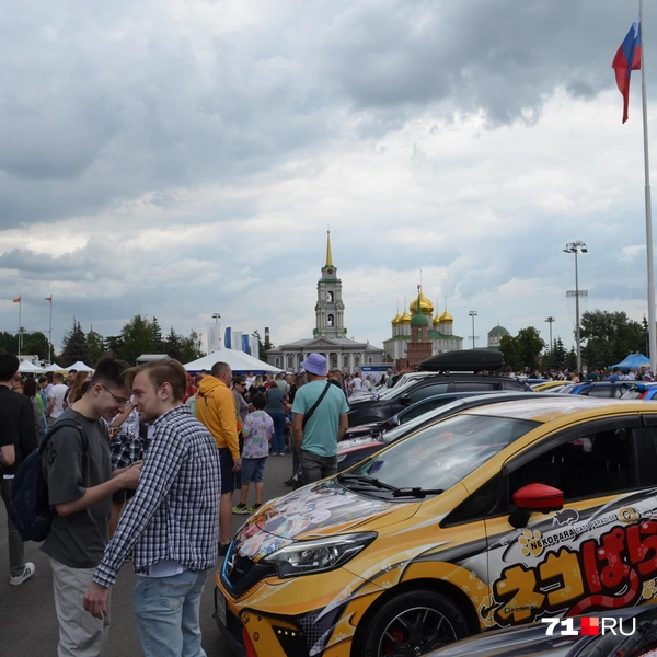 На многих авто красовалась вычурная аэрография | Источник: Максим Улитов / 71.RU