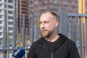 Илья, житель «Дивного квартала у озера», выбрал район за его перспективность и качество жилья | Источник: Евгений Шаров