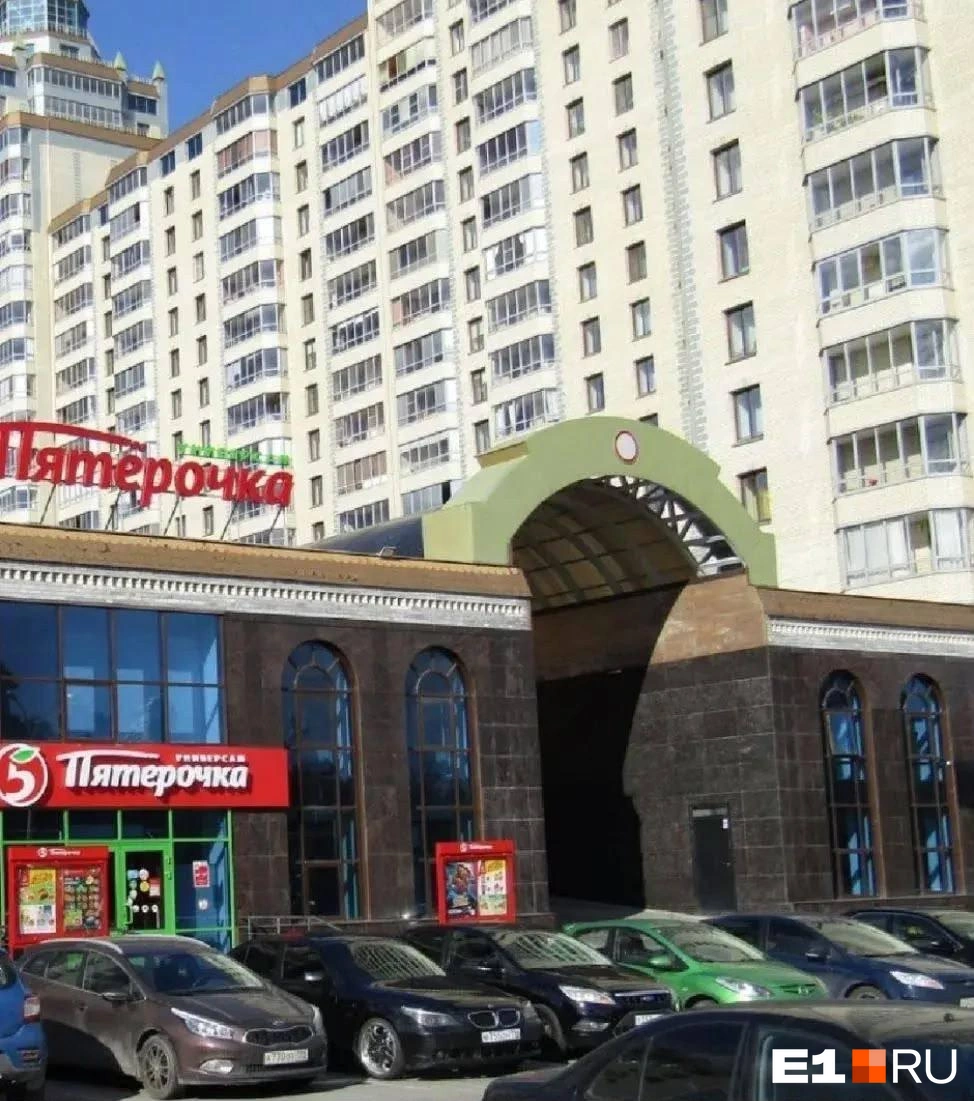 Сергея с подростками видели возле этого магазина | Источник: читатель Е1.RU