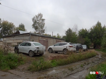 Автосервис на Заливной, 26 тоже изымут | Источник: Кирилл Хафизов / 59.RU