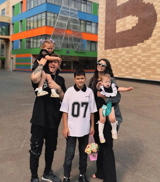 Роберт живет с мамой