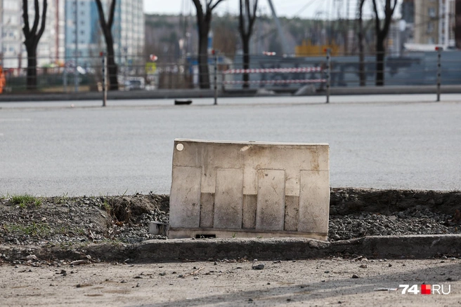 Уже начали демонтировать бордюры  | Источник: Наталья Лапцевич