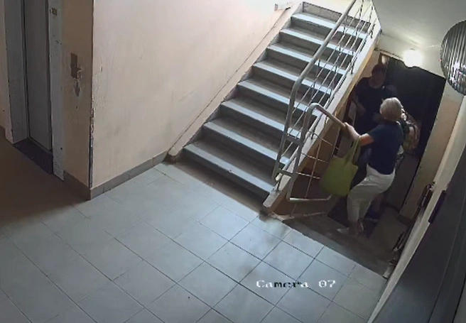 Инцидент произошел в подъезде дома | Источник: читательница НГС Дарья