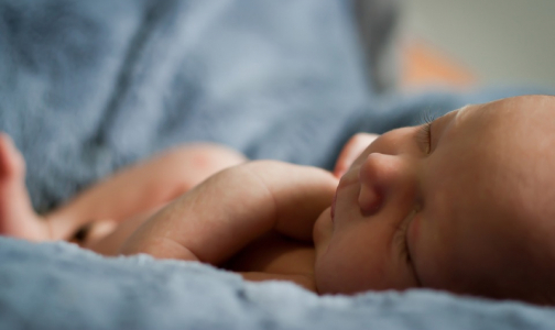 Смертность растет — рождаемость падает. В этом году Петербург "недосчитался" почти 3 тысяч новорожденных