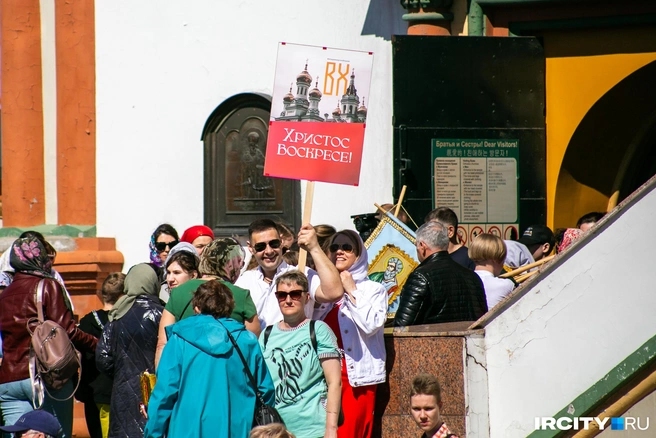 На службу пришли несколько сотен людей | Источник: Ксения Филимонова / «ИрСити»