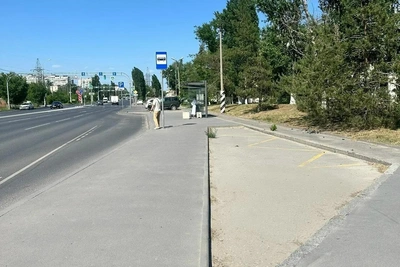 Чиновники назвали парковки с бордюрами пешеходной зоной