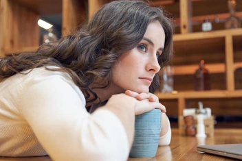 «Не могу построить отношения, потому что слишком умная и красивая. Как это работает?»