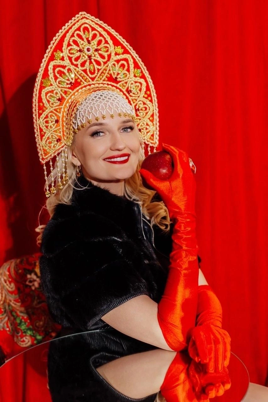 Северной красавице любой наряд к лицу | Источник: Валентина Филатова