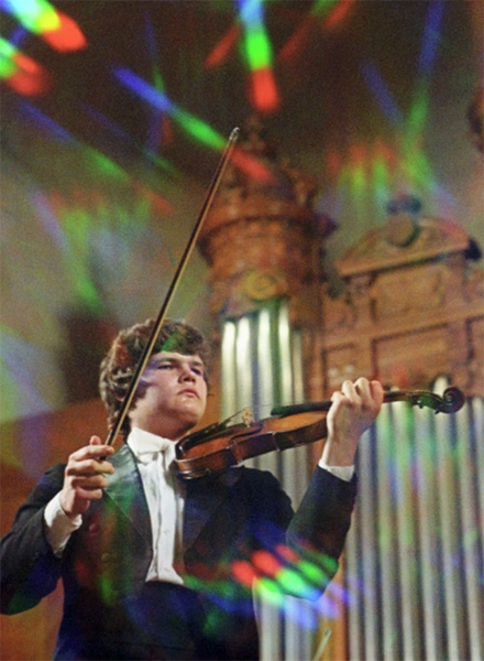 «Мы не готовы были жертвовать чем-то ради друг друга. В то время было много работы. Я начинала себя осознавать в профессии, поэтому мы и разошлись», — говорила о первом разводе Илзе