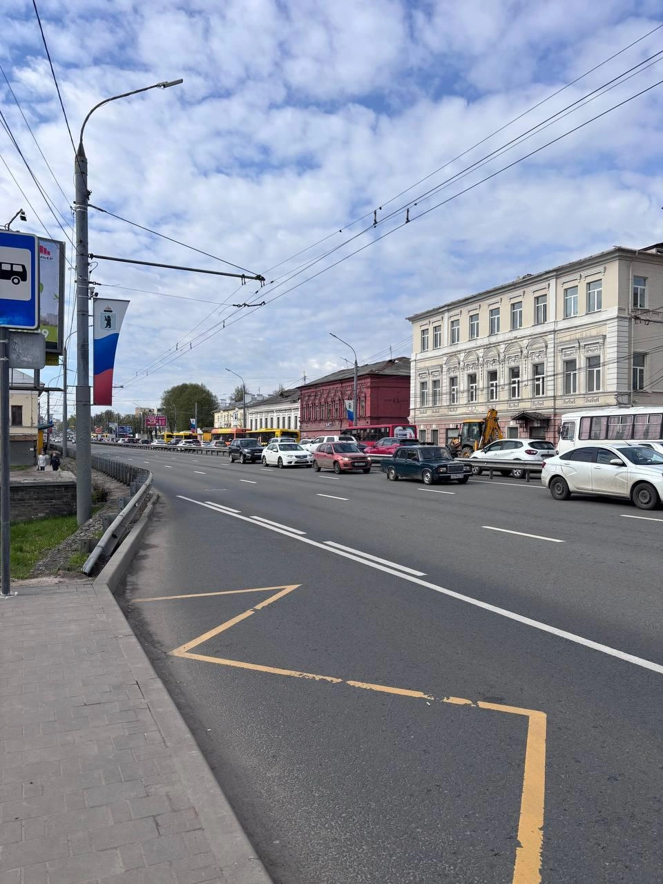 Движение на Московском проспекте замерло | Источник: читательница 76.RU