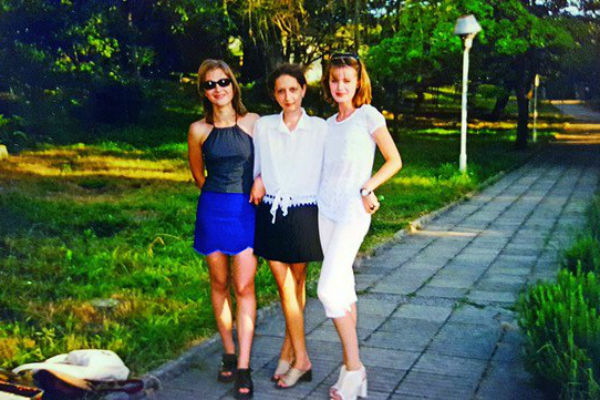 Элеонора Кондратюк с подругами