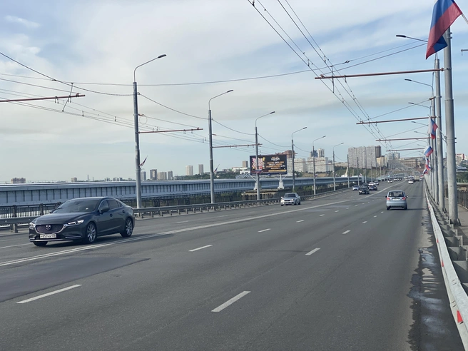 Октябрьский мост в 9:27 — движение свободное | Источник: Стас Соколов / NGS.RU