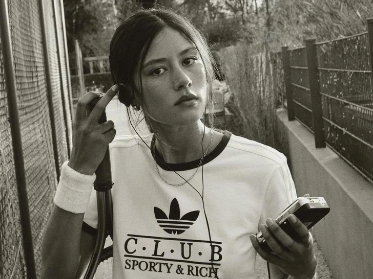 Коллаборация Sporty&Rich и adidas | marieclaire.ru