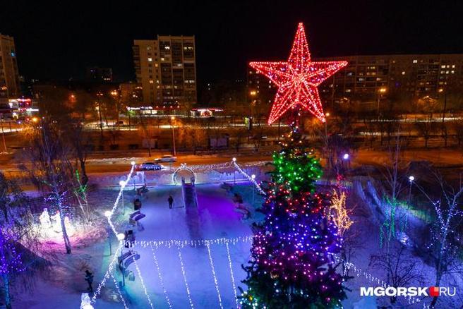 На охрану елей и светодиодных фигур в ледовых городках Магнитогорска мэрия выделила почти три миллиона