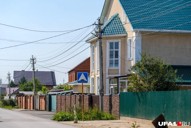 Такие усадьбы всё же выделяются на общем фоне | Источник: Булат Салихов / UFA1.RU