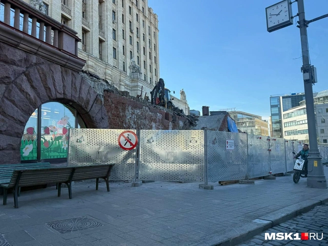 В Москве закрыли вход в высотку на Кудринской площади | Источник: Артем Устюжанин / MSK1.RU