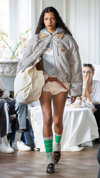 Все без ума: как выглядит самая стильная юбка лета 2024 (и где ее купить)