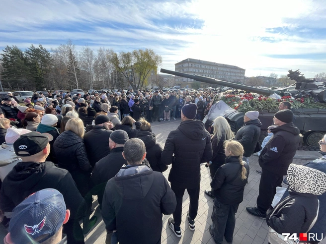 «Мы с ума сойдем». Семьям погибших обещаны миллионы, а кто-то до сих пор не может найти родных — что происходит в Копейске после взрывов  | Источник: Михаил Шилкин / 74.RU
