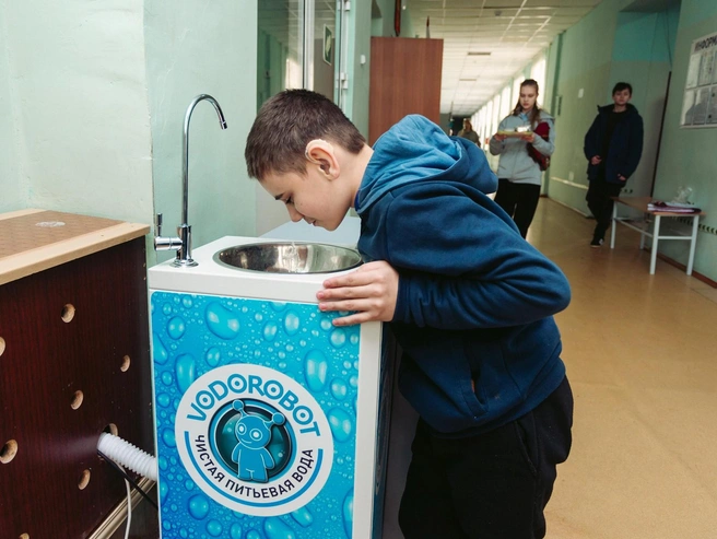 Вода в фонтанчик подается после фильтрации, можно пить без кипячения | Источник: «Водоробот»