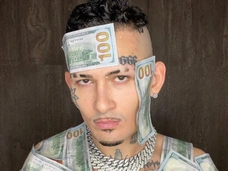 Моргенштерн подарил жене пачку денег: «Извините, что не делаю грустные сторис. Просто мне офигенно»