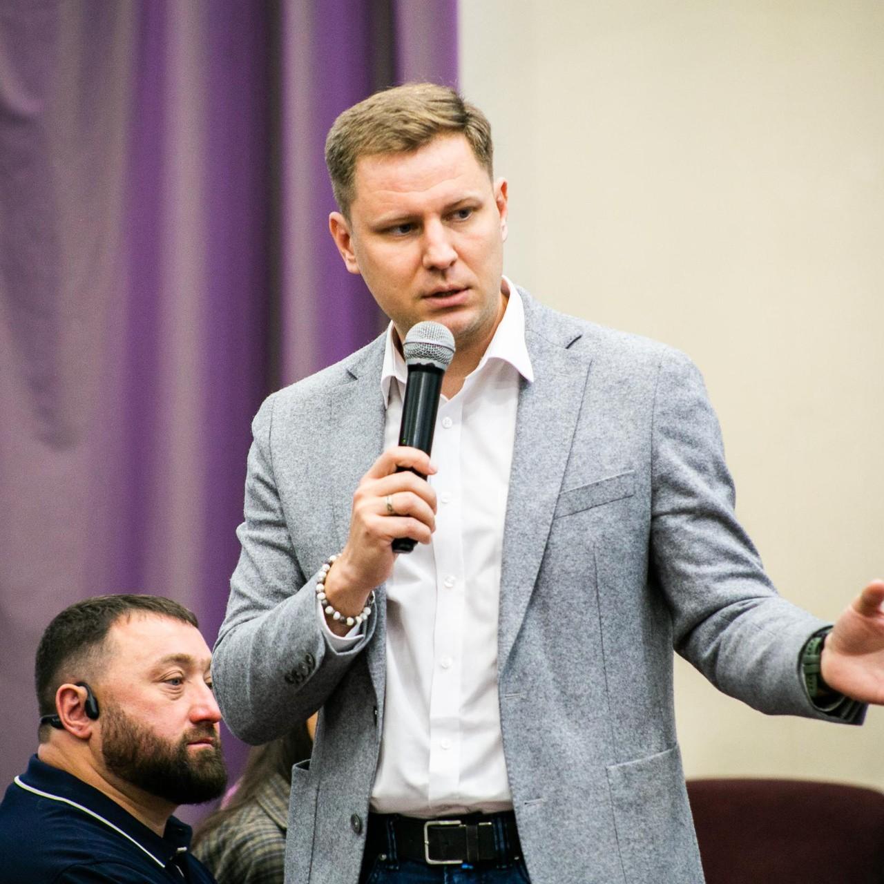 <p>Дмитрий Ружников</p>