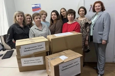 Сотрудники ЗАГС Забайкалья отправили гуманитарный груз бойцам