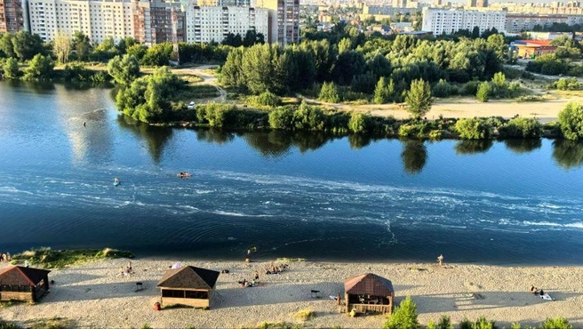 Эксперты взяли пробу воды | Источник: читательница NGS.RU Анна