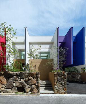 В Японии построили дом с необычными цветными стенами