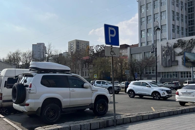 Владивосток ликвидировал платную парковку на Калинина