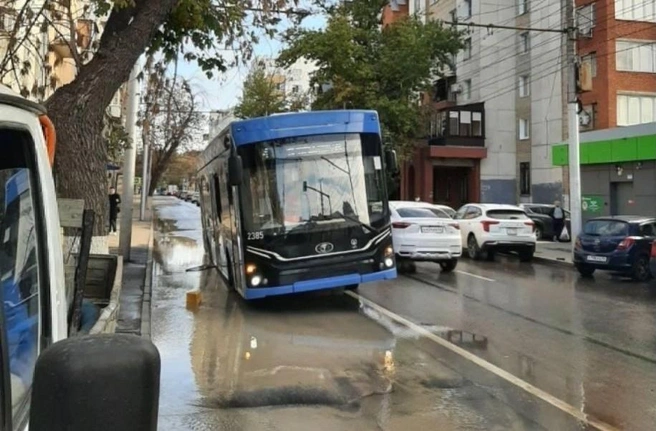 Нельзя просто так взять, да и починить на века. | Источник: «Так и живем. Саратов» / Vk.com