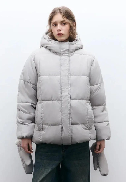 Пуховик и варежки Befree