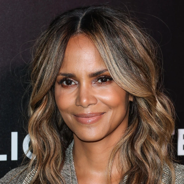 кудрявые волосы, длинные кудрявые волосы, кудрявый метод, кудрявый волос женский, фото кудрявых волос, кудрявые звезды, большие кудрявые волосы, темные кудрявые волосы | Источник: Image Press Agency/Image Press Agency