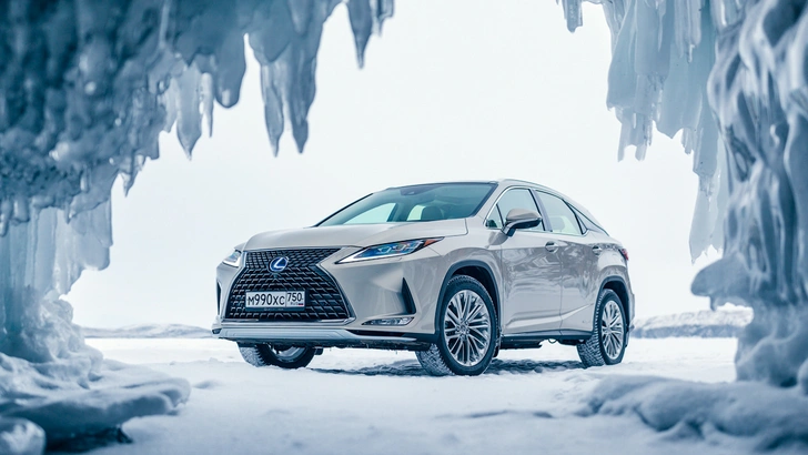 Lexus покоряет Байкал: лед, вода и медные трубы